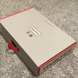 Size 9, gray high gloss Hunter Rain boots